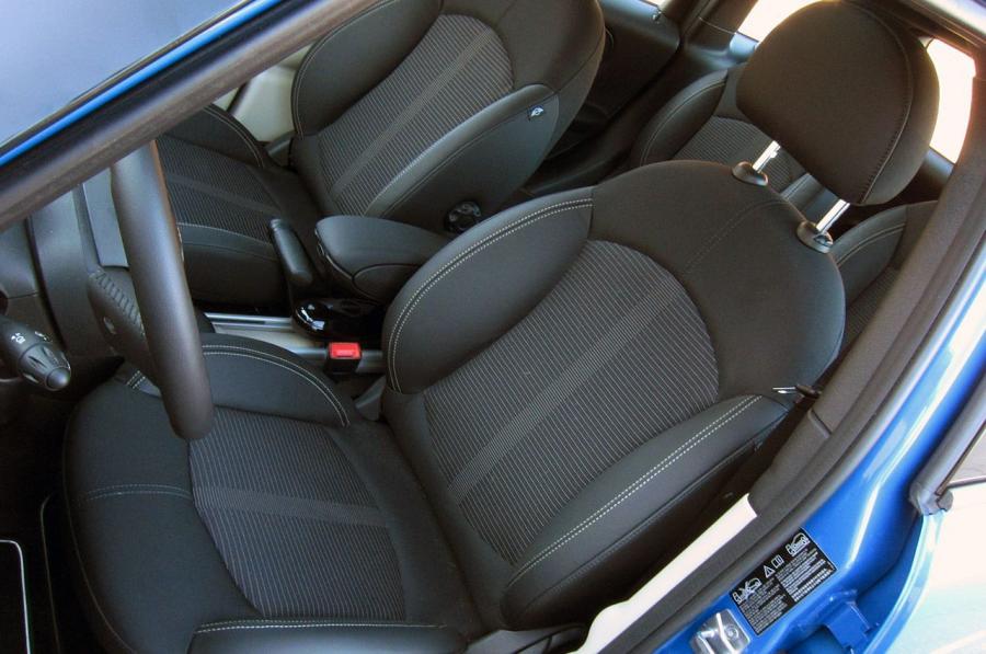  Mini Cooper S Countryman All4 2011 года  (фото 25 из 44)